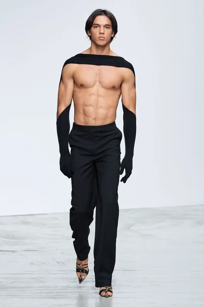 Look 15